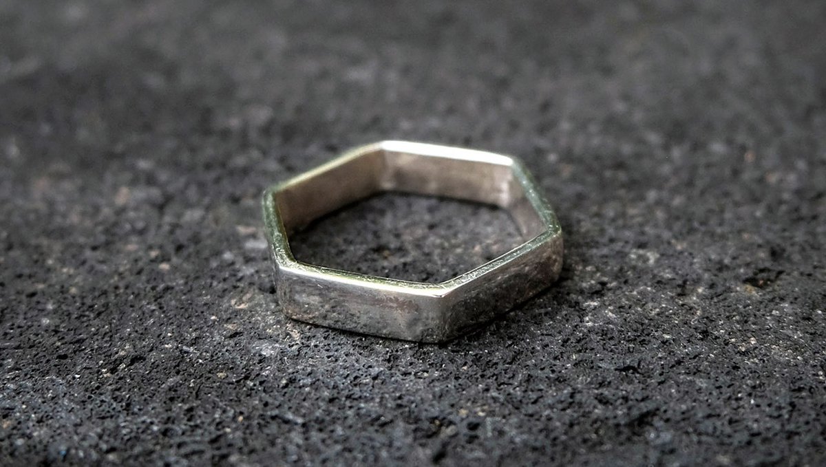 MuleJewels's tweet photo. "I have seen the bottom, ⁠
now I am ready for the top."⁠
✨925 Sterling Silver Hexagon Ring⁠ ✨⁠
#Handmade by #inmates⁠
Kerobokan Prison, #Bali⁠
✨✨https://t.co/YQcVWAdj5J ✨✨ https://t.co/ZodFYNZDJm