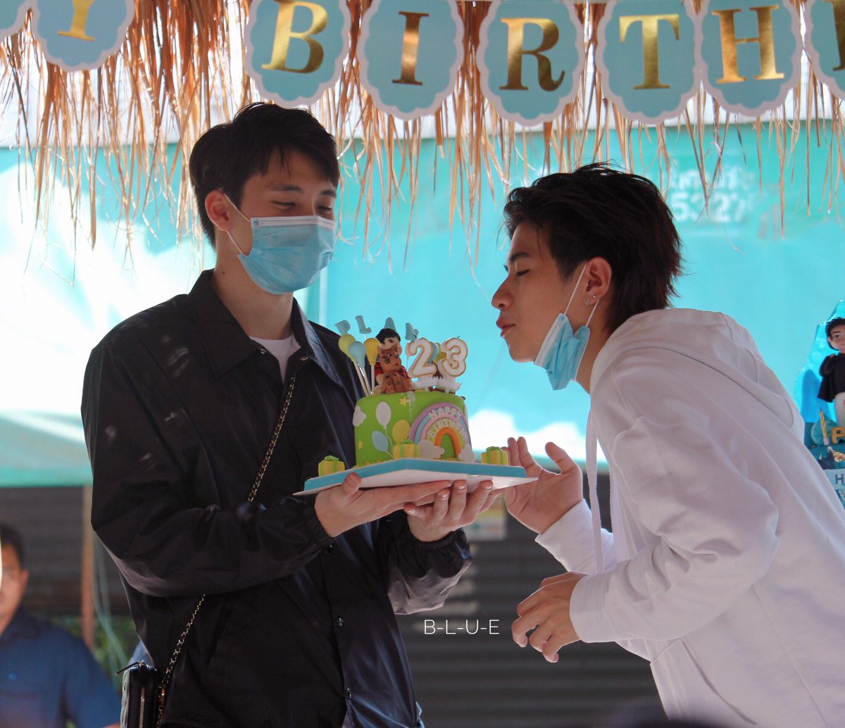 myblueatm34n's tweet photo. เค้กก้อนใหม่คนถือคนเดิม💙💚 #HappyPlanDayXXIII https://t.co/NnH0gj6uye