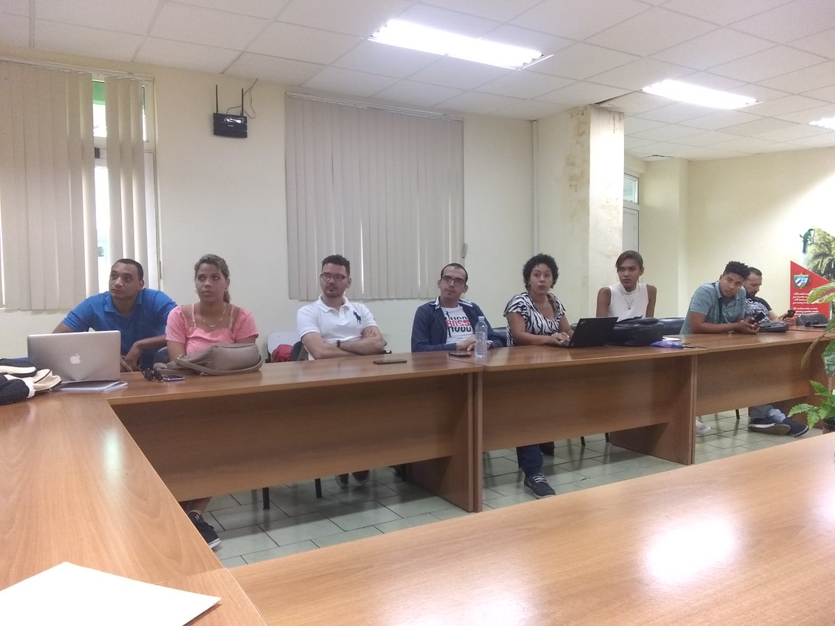 seo_webmas's tweet photo. Interesantes trabajos y buenos debates caracterizaron el curso de Posicionamiento Web desarrollado en la @universidad_uci  durante la #Escueladeinvierno2020 por una mayor visibilidad de los contenidos cubanos en Internet @AriagnaLandeiro https://t.co/45JvQ5KoXM