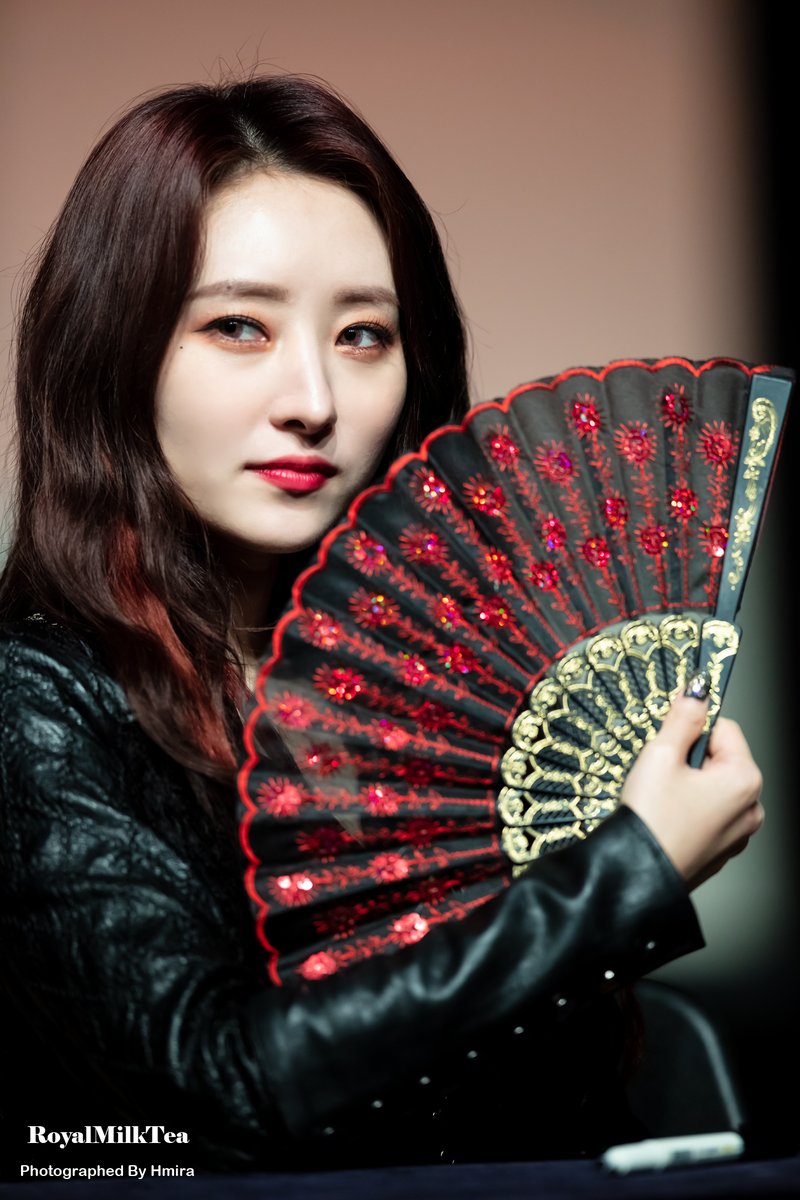 RMilkTea0117's tweet photo. 수아 - 200222 드림캐쳐 첫 정규 [Dystopia : The Tree of Language]발매 기념 팬사인회(건대점) / 일지아트홀
#드림캐쳐 #DREAMCATCHER #수아 #SUA https://t.co/QPkQgBfufR