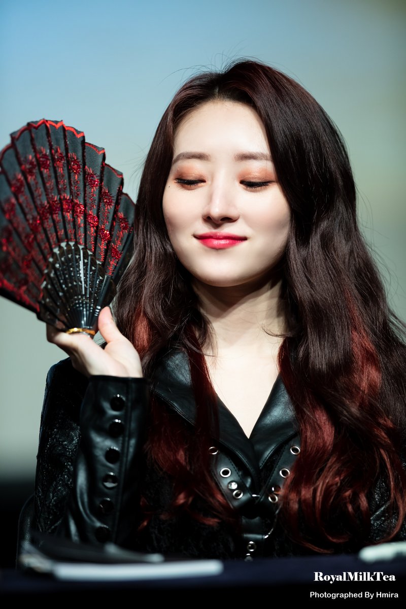 RMilkTea0117's tweet photo. 수아 - 200222 드림캐쳐 첫 정규 [Dystopia : The Tree of Language]발매 기념 팬사인회(건대점) / 일지아트홀
#드림캐쳐 #DREAMCATCHER #수아 #SUA https://t.co/QPkQgBfufR