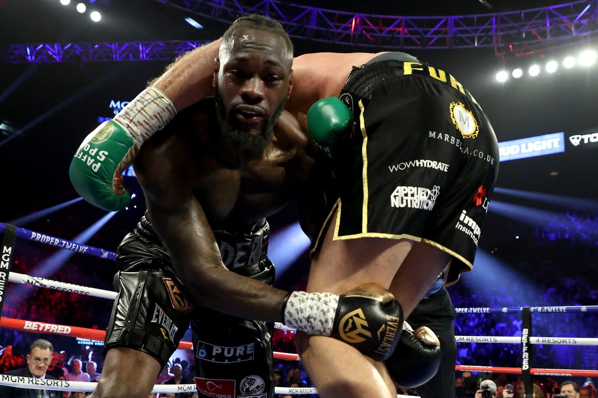 BleacherReport's tweet photo. Deontay Wilder loses the first fight of his professional career.

He was 42-0-1 heading into tonight. https://t.co/hJpCXagoud