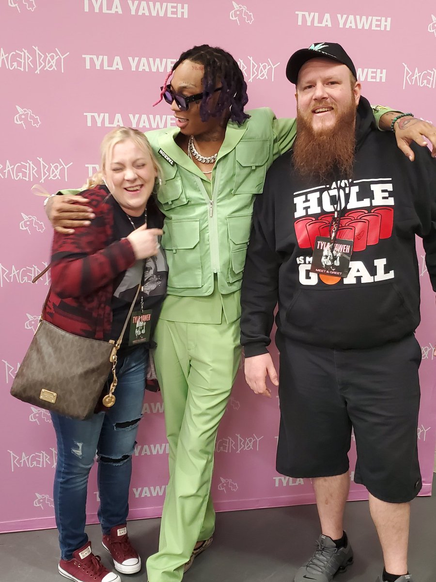 Nicole96200320's tweet photo. I was SHAKING. I choked up. But he was so sweet @TylaYaweh and we were really treated like VIP the way they ran us up through there. It was awesome! #RagerBoy https://t.co/2tryX50H0l