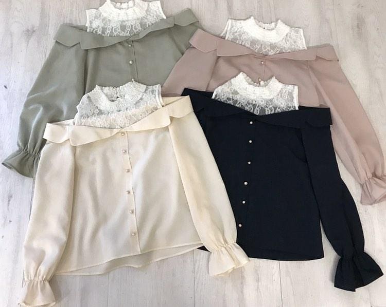 Ingni Store イング公式 On Twitter 参戦服 あるよ 春休みにライブ行くって人 こんなのどう レースレイヤーオフショルブラウス 2 900 レースをドッキングした 露出度少なめのオフショル 一緒に参戦するお友達と 色違いで着ても可愛いよね