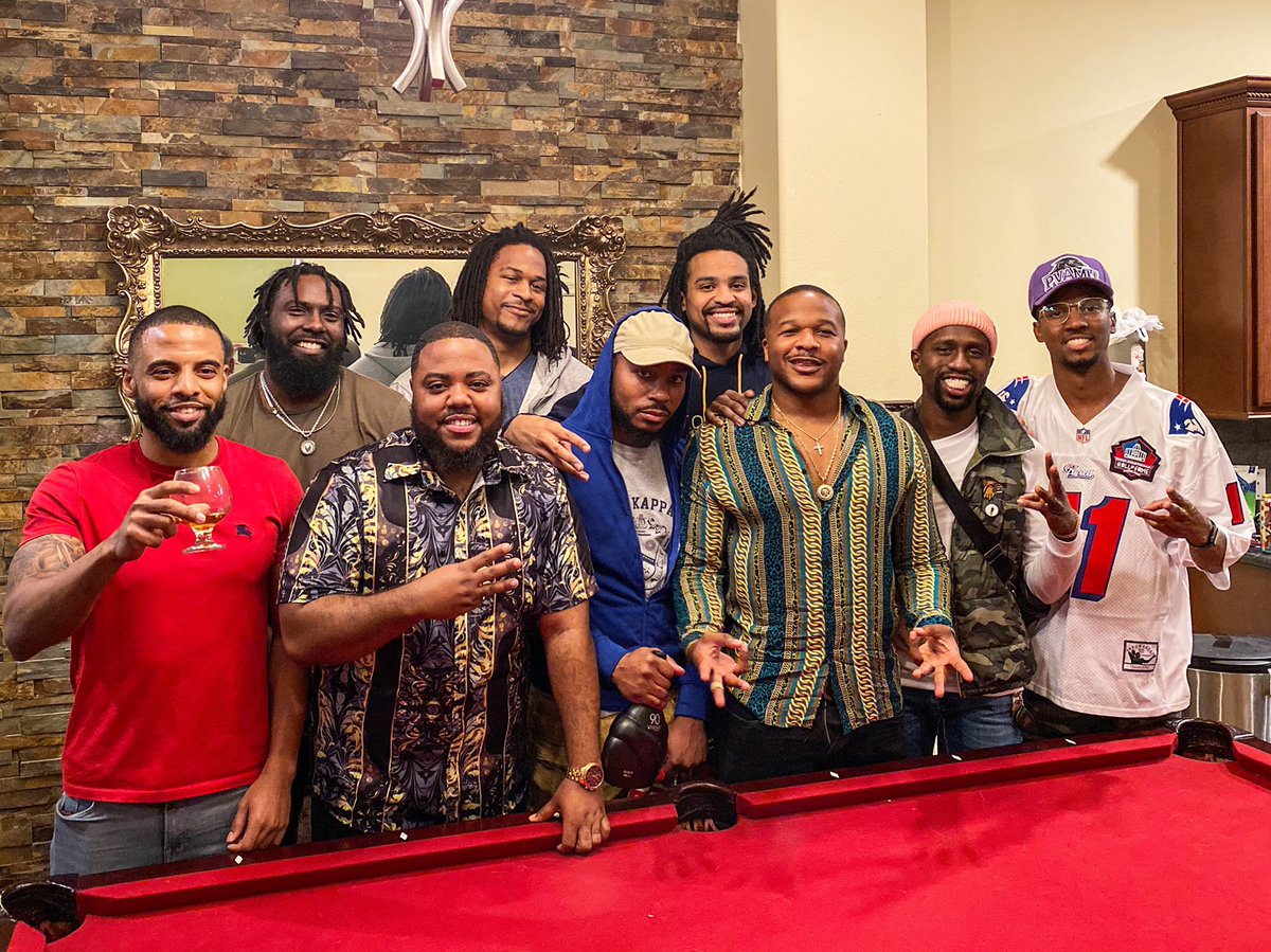 Phi_NullyFamous's tweet image. 9 athletes.. we all Ball #BlackHistoryMonth #Spring2K11