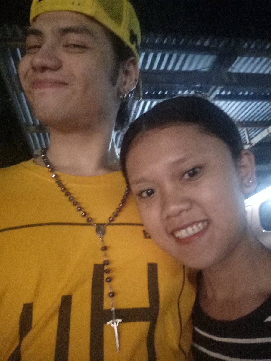 kleng_generale's tweet photo. 02•22•20 ❤
Kid: ba't nanginginig ka?😂
Me:ea kayakap kita ea😂
Kid:HAHAHAHAHA

Ang gwapo mo kasi tapos kayakap pa kita.Yung iba busy magpapic sa ibang hashtag pero ako di ko na inalis pagkakayakap ko kay kid.Another pictures with you nanaman.See you again soon. @hashtag_k1d ❤ https://t.co/iHz0mjjmQx