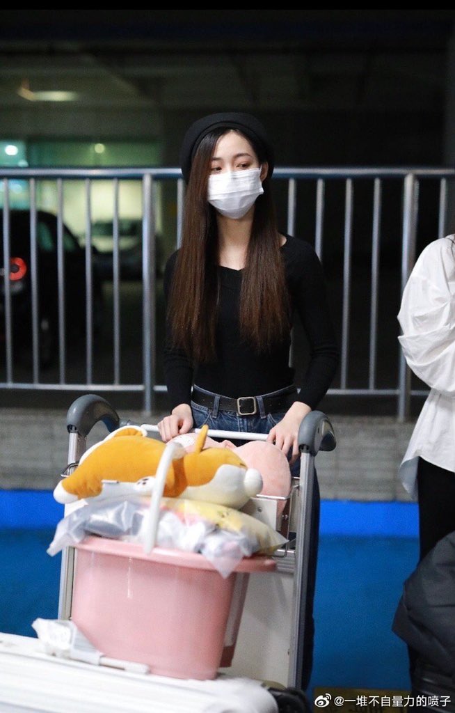 Chuang_2020's tweet photo. 200222 SZX✈️
孟欢 ｜ 吉杨柳
陈卓璇 ｜ 余梓毓
©logo 

 #ProduceCamp2020 #CHUANG2020 #创造营2020 https://t.co/56E9poDObA