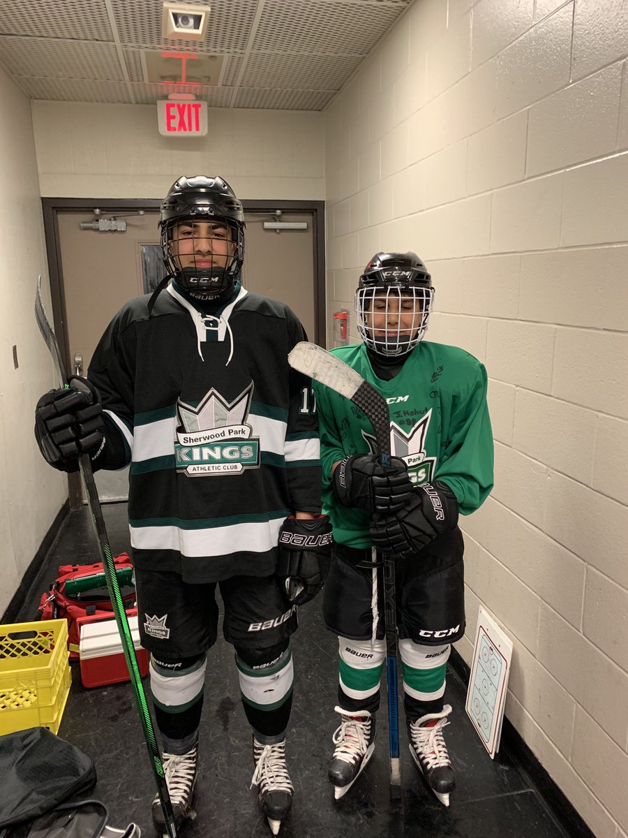 spkac_oilers's tweet photo. Anraj Dhaliwal got to be a Sandy’s Oiler for the night. Young cousin to Oiler Anmal Garcha, he is at every game to support his big cousin - even most road trips. When we play, so many family members are part of the journey. #communitypillar @SPKAC_Official https://t.co/g6XyUW4JKo