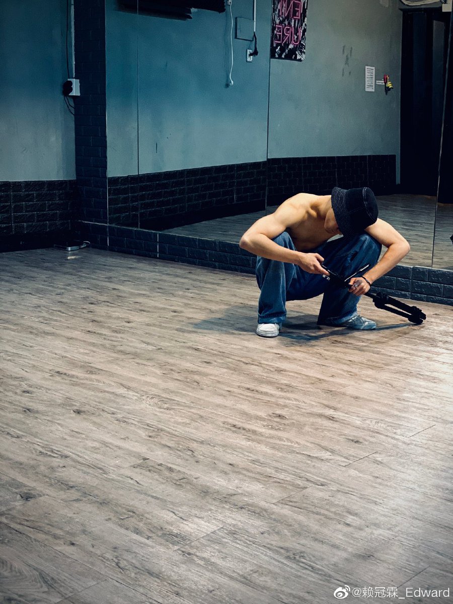 [赖冠霖_Edward] 200223 Official Weibo Update

‘เมื่อวานเขาก็เอาแต่ดู The Treasured Voice(รายการเพลง) ล่ะครับ @/R1SE-姚琛’

🔗 m.weibo.cn/6917752772/447…
#라이관린 #赖冠霖 #LaiKuanlin