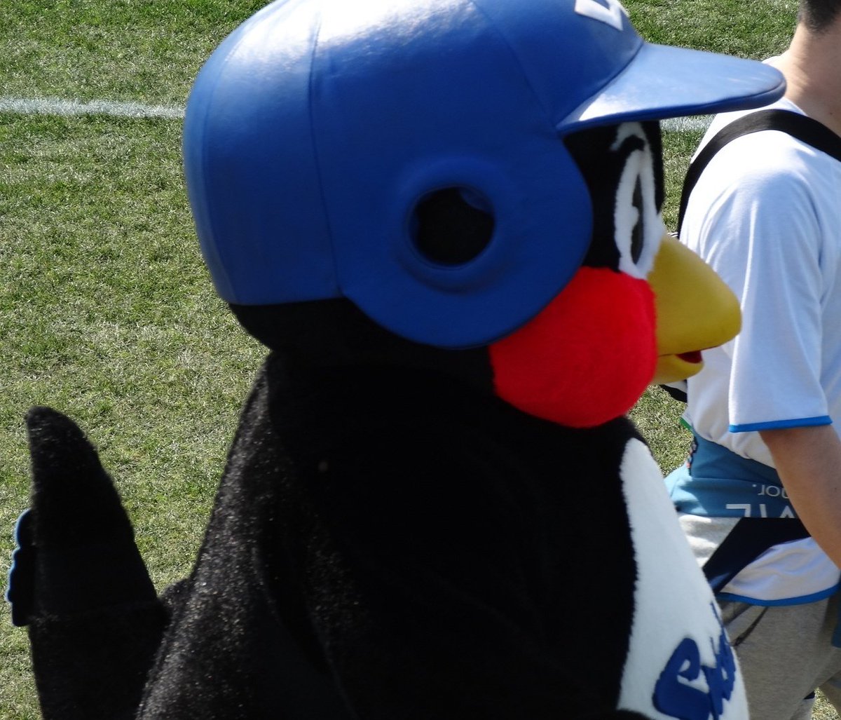 27__mi_'s tweet photo. つば九郎

#swallows #つば九郎 #沖縄 #浦添キャンプ https://t.co/EJ7aJfoP6f