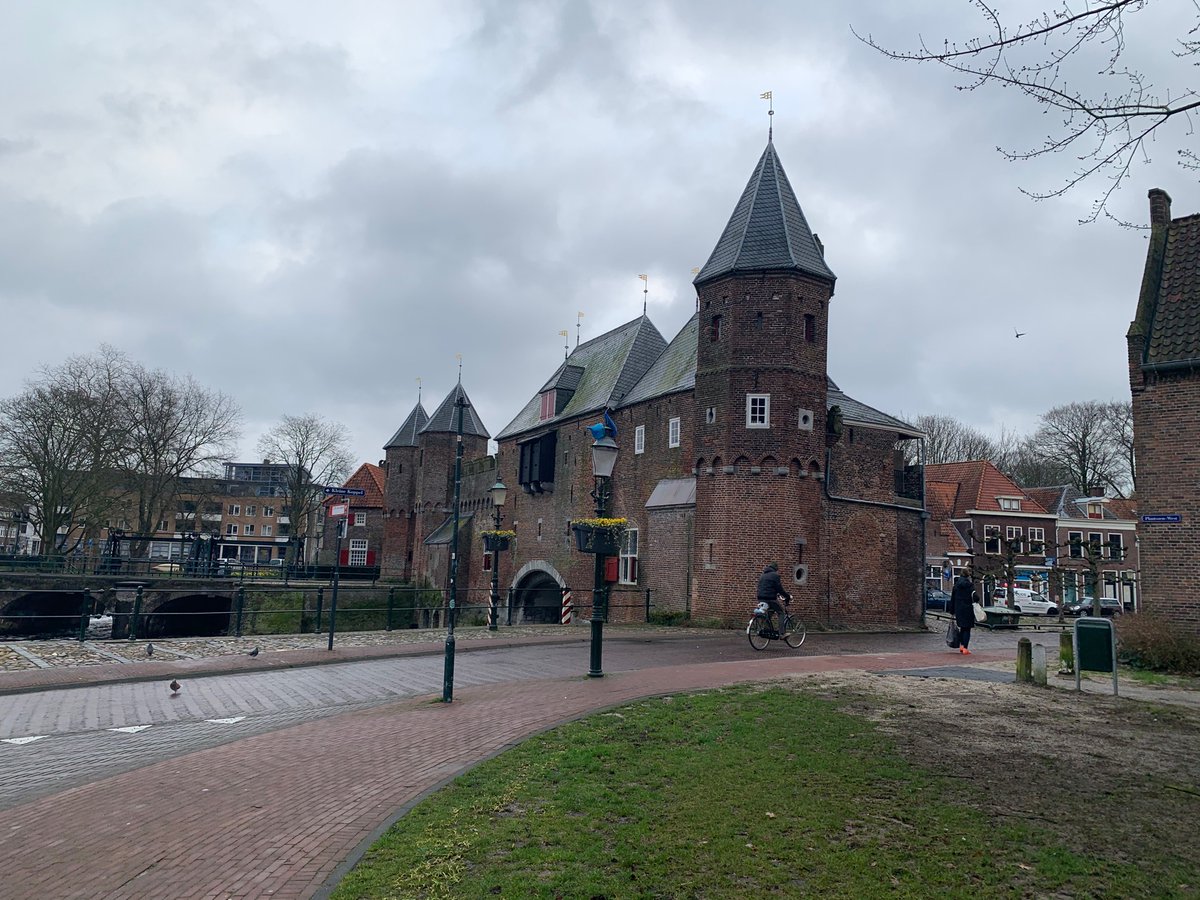 SamanthaDeSimo1's tweet photo. Three fantastic days with the @Archonschool winter school, concluded with a stimulating roundtable and a mini-tour of Amsterdam, looking forward to the next! #archaeology #3Dvisualtisation #Amesfoort #Amsterdam https://t.co/82EYeENHv4