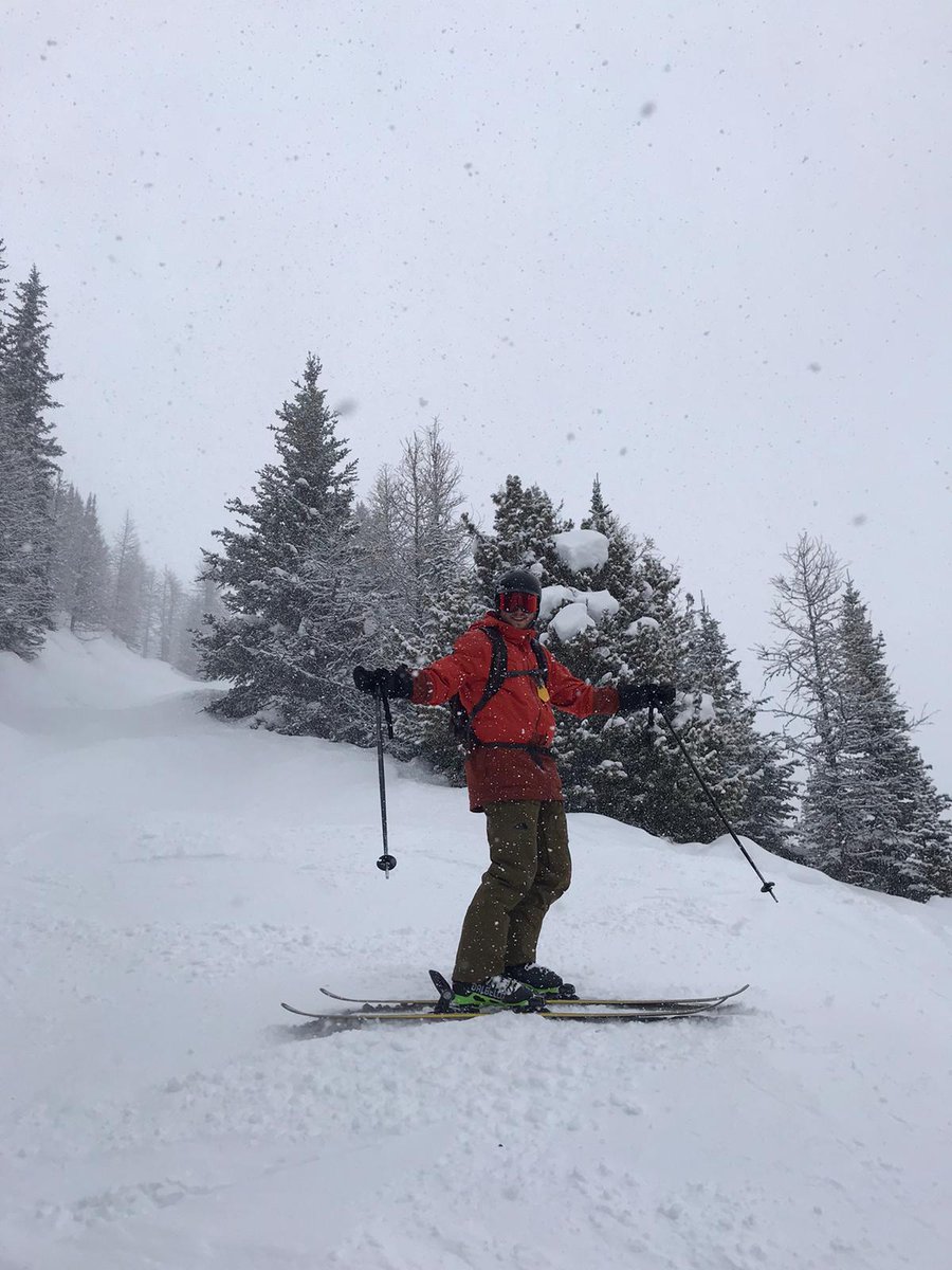 wkndexplorers's tweet photo. Day 2 in Banff, already 2 days of sunshine and one pow day (these pics were taken in the same day) https://t.co/PkVSDvbtPB