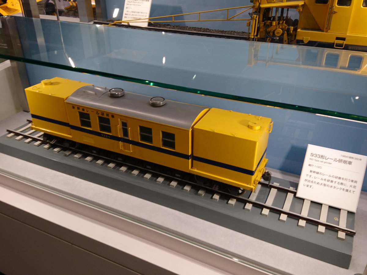 京都鉄道博物館で展示されている保線車両の模型。