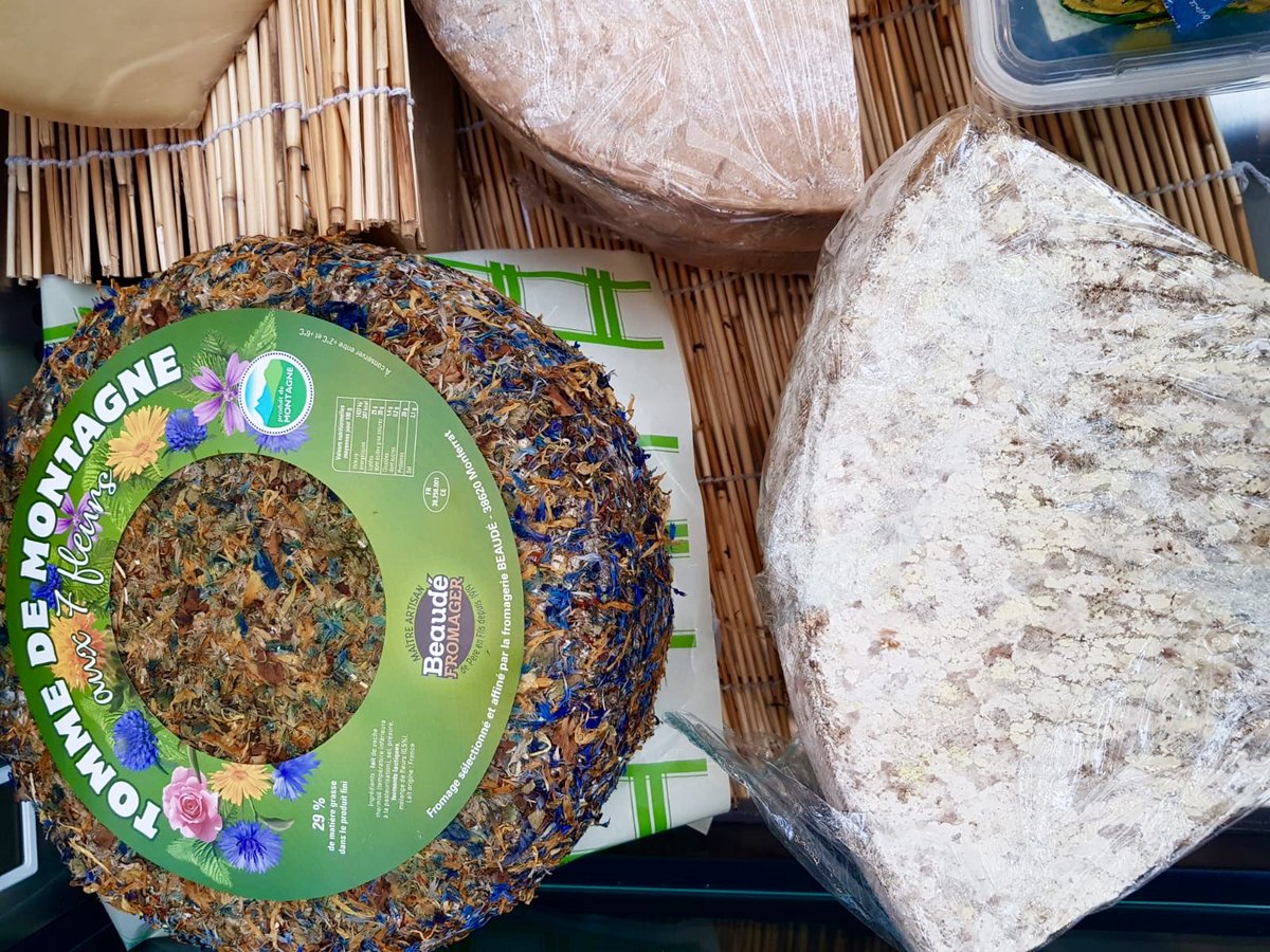 ADepartementsF's tweet image. En direct du @SalonduFromage pour présenter notre projet #VéloEtFromages : 60 balades sportives &amp;amp; gourmandes que ns avons hâte de vous faire découvrir durant 2 jours au cœur de ce rdv international des #fromages &amp;amp; #produitslaitiers de qualité ! @ReseauADT @VeloTerritoires @cniel