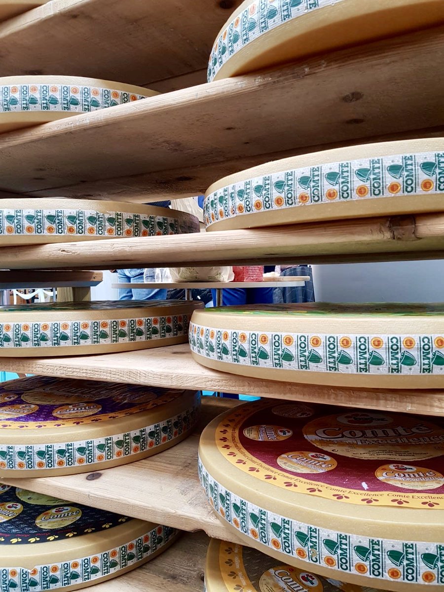 ADepartementsF's tweet image. En direct du @SalonduFromage pour présenter notre projet #VéloEtFromages : 60 balades sportives &amp;amp; gourmandes que ns avons hâte de vous faire découvrir durant 2 jours au cœur de ce rdv international des #fromages &amp;amp; #produitslaitiers de qualité ! @ReseauADT @VeloTerritoires @cniel