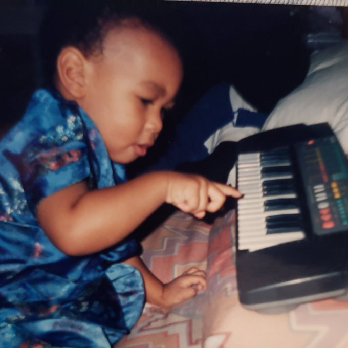 Watch XAV.'s leaked NSFW photo on TwXstars