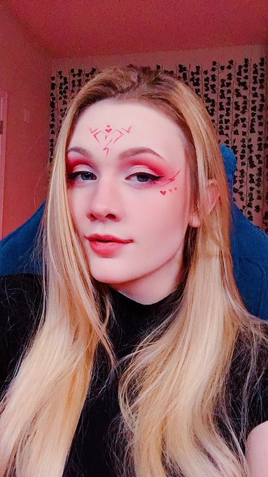 So I am now on a quest to try and become that art makeup artist if you know what I mean .. but anyways