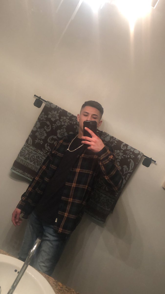 DiegoSosaaa's tweet photo. Forgot to tell you guys I turned 19 still ugly tho https://t.co/RPXVmEt68U
