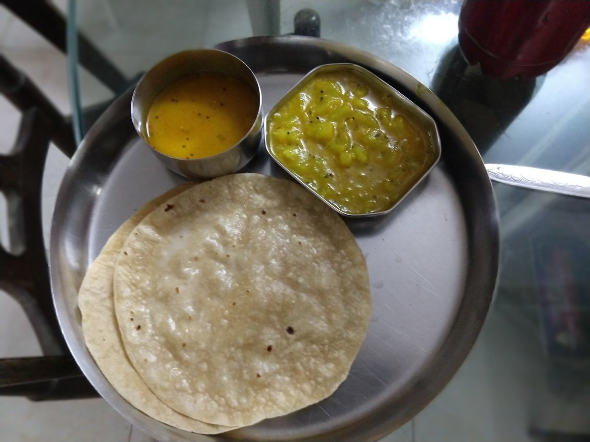 brndbykunal's tweet photo. For my friends who are not on insta. Tried my hand at cooking gujrati Tuvar dal, Kakdi nu rasawalu shaakh and rotli. #gujratidal #roundrotis https://t.co/21usOL8mIX