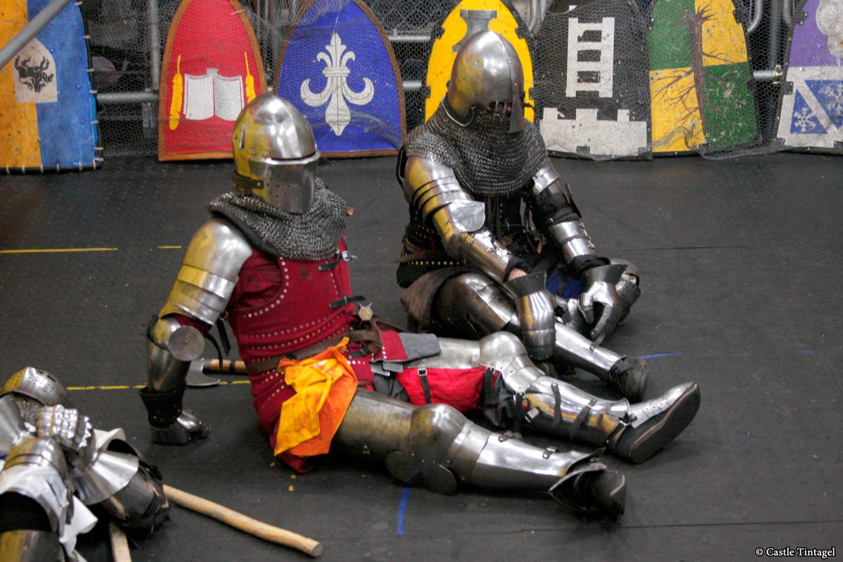 Jabl 日本アーマードバトル リーグ 一瞬 ほのぼのとした光景に見えますが すぐ近くでは力尽きた選手達が転がっています そして画面外では未だ激しい戦いが続いています 集団戦で負けた人は動かずにジッとしている必要があるため このようなシュールな