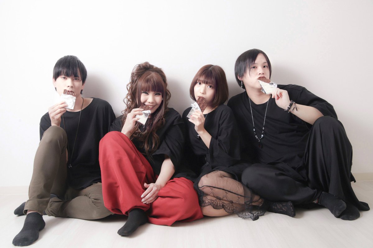 ぴあの Twitterissa アー写撮影したいな 特にスタジオ撮影が割と得意になりつつあります もちろん屋外ももok というわけで アーティスト写真の撮影のご依頼ください 写真はゴリチョコ Gorilla C C さん アー写 アーティスト写真 バンド 写真好きな人と繫