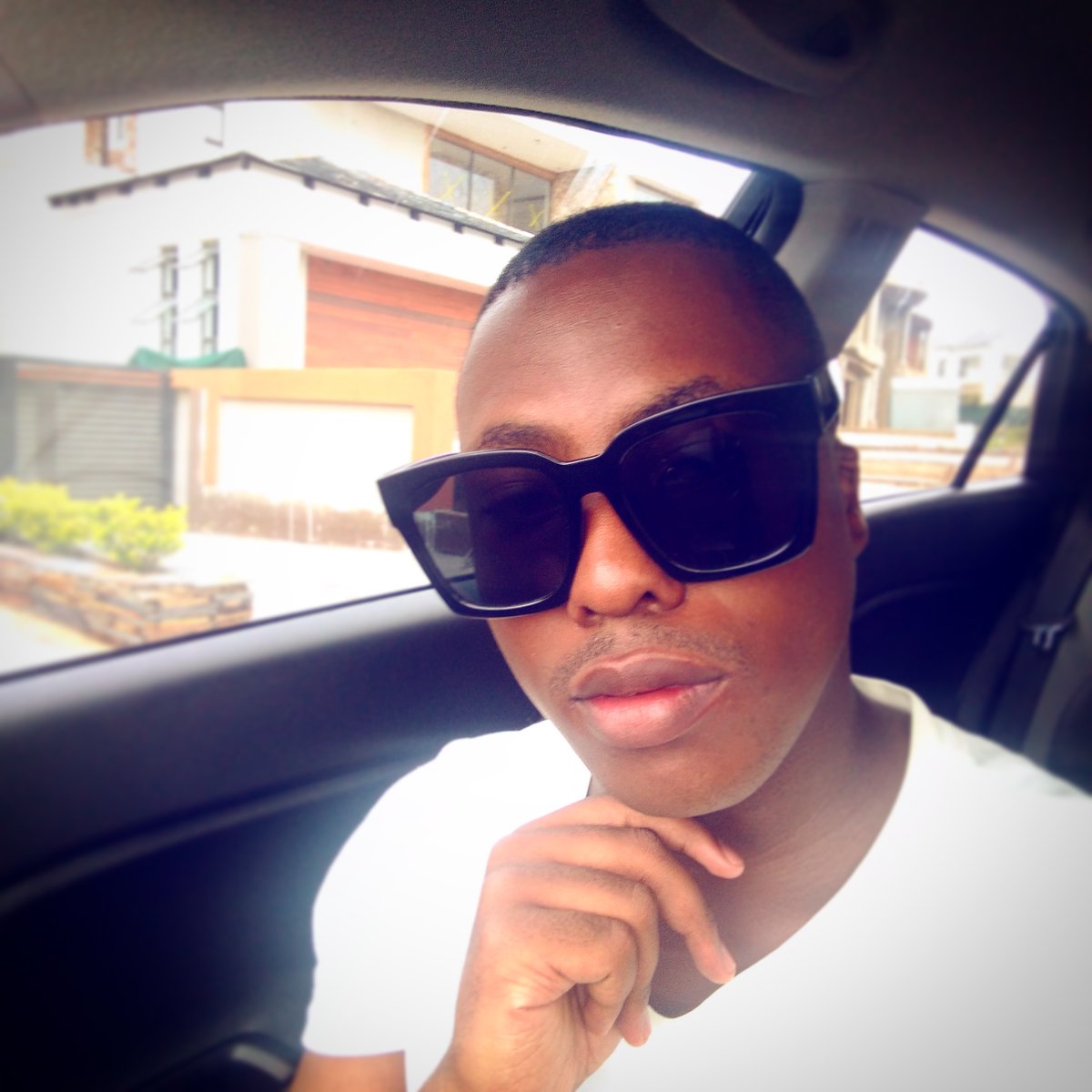 alphy_Tsotetsi's tweet image. Good Morning ☀ 🌈
#blackqueermagic 💯