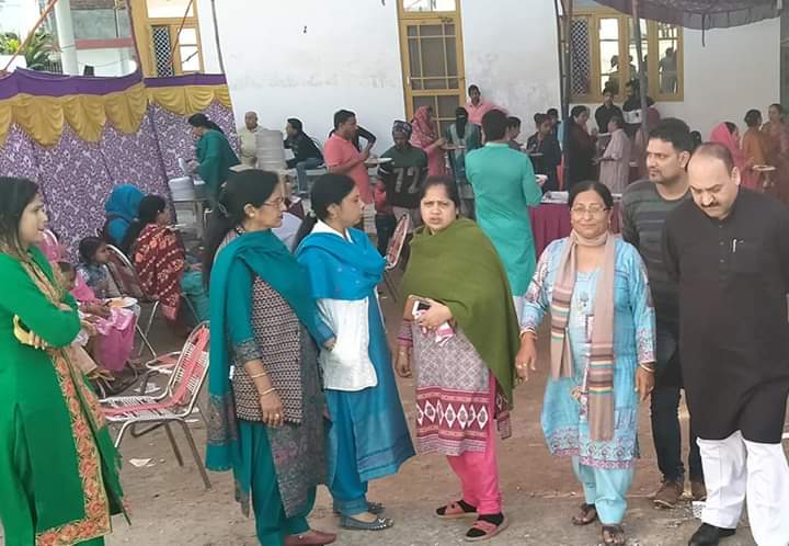 AnkitVaid20's tweet photo. Today Senior BJP Leader Sh. Munish Sharma ji distributed bhandara among the people at ward Number 38 Janipur Jammu West Assembly Constituency alongwith Smt. Darshna Devi Ex. Corporator.  
#हर_हर_महादेव
#बम_बम_बोले https://t.co/H2ncwd6mMo