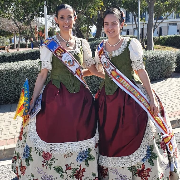 FallaNieva's tweet photo. Ya se huelen las Fallas!!! Ayer comenzó la Replegá!!! Gracias a todos los que colaborais con nosotros!!! Hoy seguimos!!! 👏👏👏👏

#FallaOlmosNieva #HacemosFalla #Replega2020 https://t.co/WPsog8ylAj
