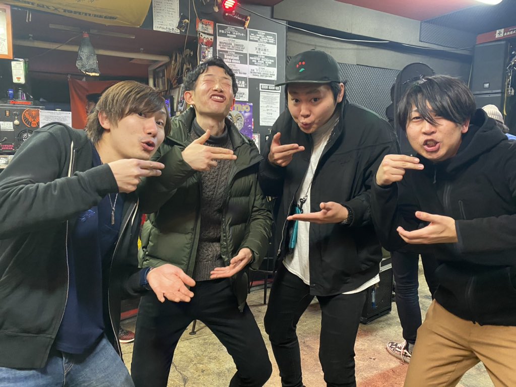 titlc_band's tweet photo. 昨日は仙台BIRDLANDありがとうございました。改めてbraqkotoneレコ発おめでとうございました。
隼くん@_hxn もサポートありがとう。お疲れ様〜
#ラーメンEQ https://t.co/ITR3l2bTyC