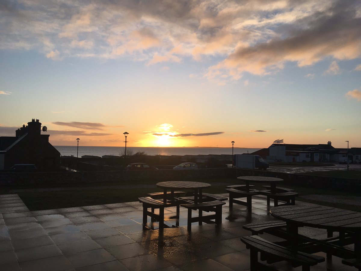 OldEmbo's tweet photo. The view just now at the old school in Embo 
@BBCWthrWatchers @WanderTheNC500 @NorthCoast500 @visitdornoch @VisitSutherland @VisitScotland @embocomshop @EmboAFC https://t.co/ciXjfOnTHo