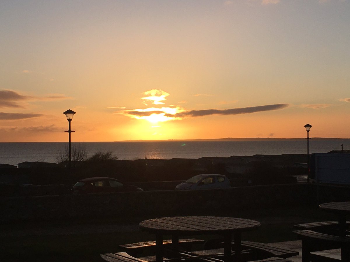 OldEmbo's tweet photo. The view just now at the old school in Embo 
@BBCWthrWatchers @WanderTheNC500 @NorthCoast500 @visitdornoch @VisitSutherland @VisitScotland @embocomshop @EmboAFC https://t.co/ciXjfOnTHo