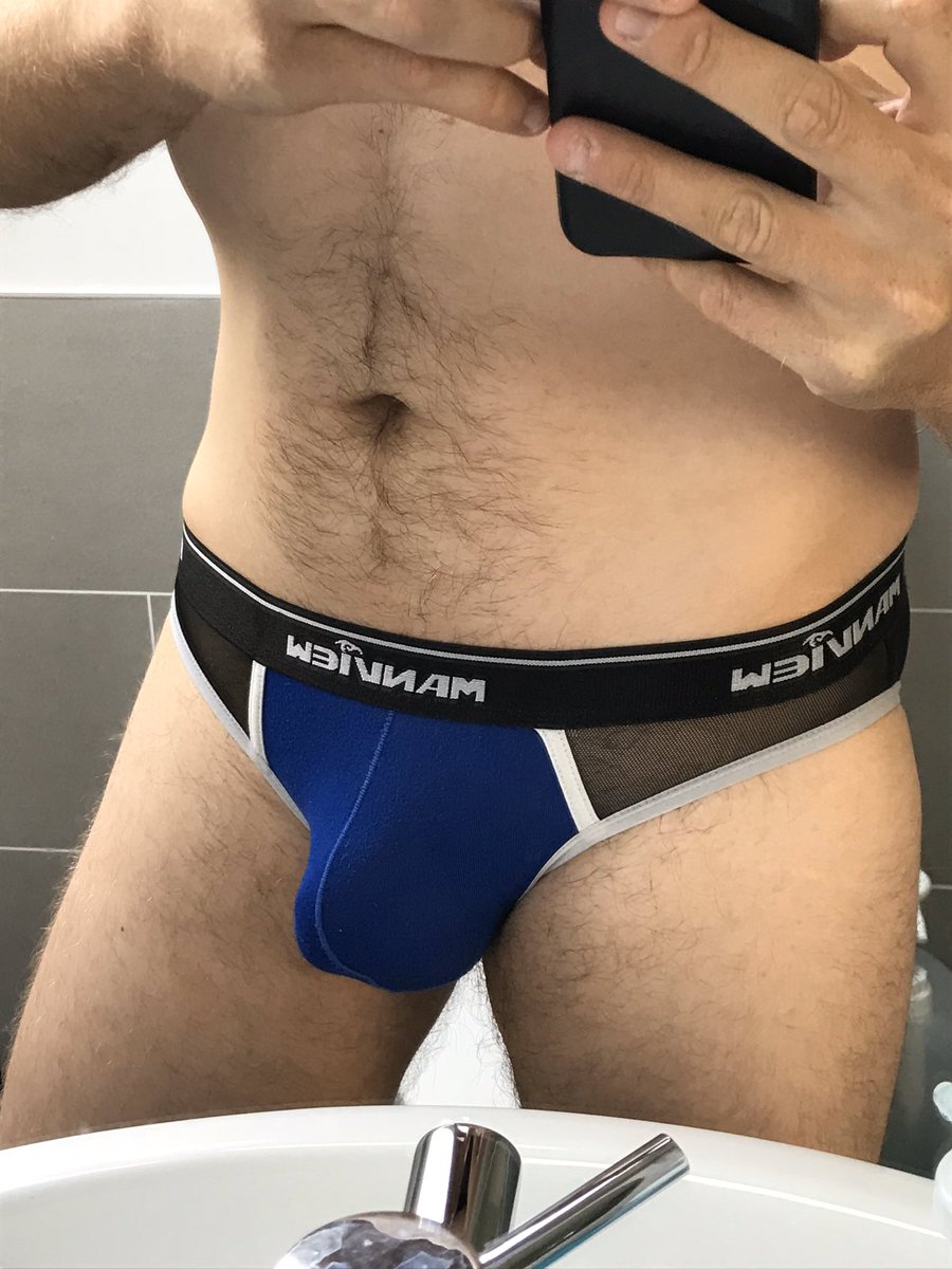 undies_bristol's tweet photo. Morning #ManView.
#bulge #bulging #jock #underwear #underwearlover #hairy #hairylad #furry #snailtrail #lad4dad #sungay https://t.co/AIBYlMfNMm