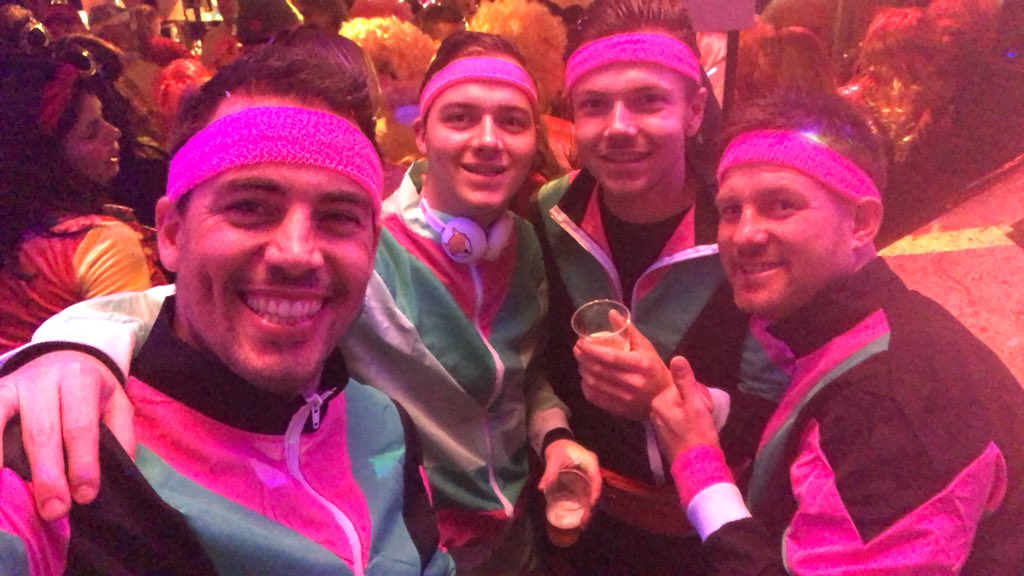 Bhderaat's tweet photo. Net als vorig jaar zijn we gisteren met een groot gedeelte van de selectie van @vvhierden naar Zwolle geweest om carnaval te vieren. Geweldige selectie en weer enorm genoten van de sfeer! 💪🏻 https://t.co/REsC4lvzI6