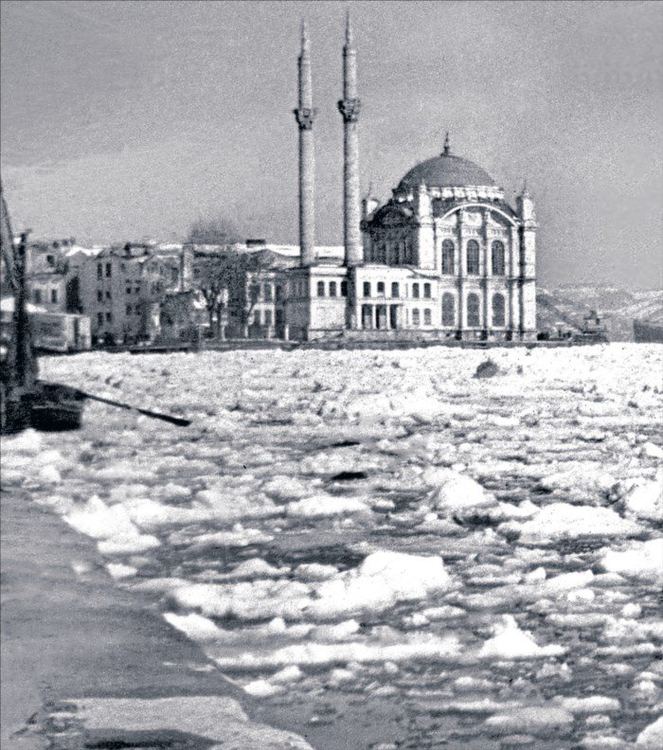 meteoroloji mgm on twitter 1954 yilinin subat ayinda donan tuna nehri nden kopan buz parcalari istanbul bogazi ni kapladi https t co ehu3nzue4x twitter