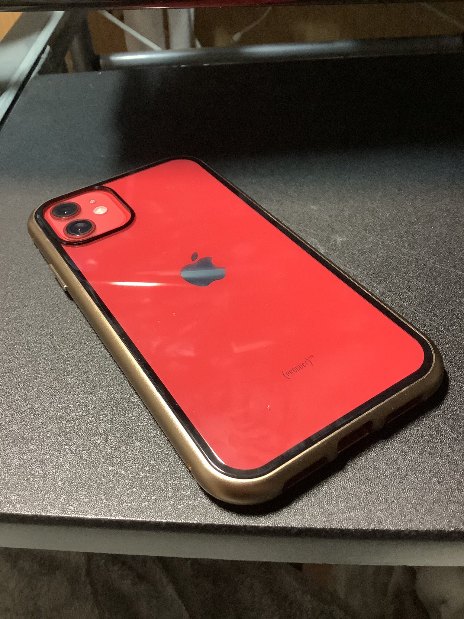 Popoco 赤いiphone 銀枠にしていたんだけど やっぱり赤には金枠が似合うなあーと思って 黒の差し色に金の枠 360度フルカバー エレコム 画面を貼ることもないし ストラップもつけられそう そのうち自分でクリアシート印刷してカスタマイズするんだー