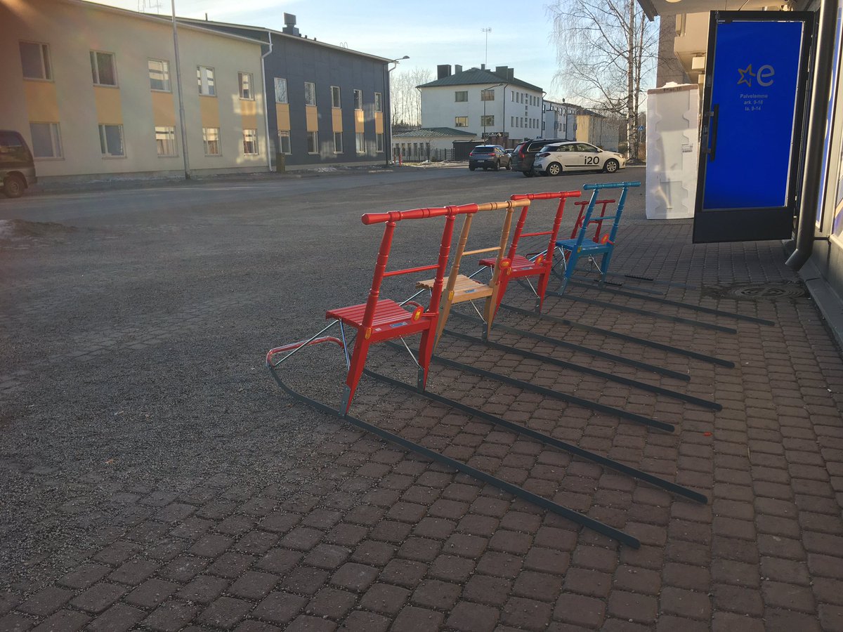 Millähän ilveellä tästä saisi kesälajin? Käyttäjäkuntaa näillä kulmilla riittää ja Euronicsin ovipumppu laulaisi taas vanhaan malliin...