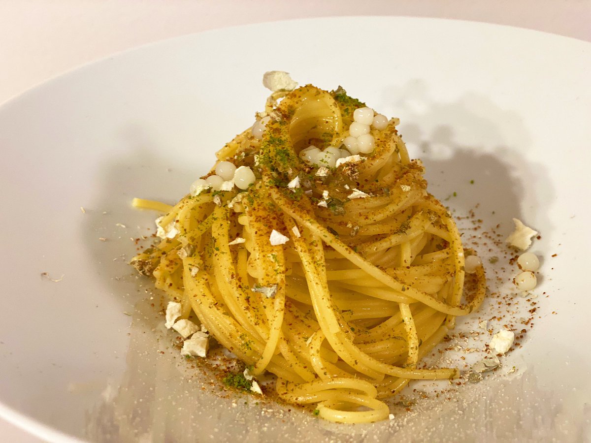 _FoodAddicted's tweet image. Ieri sera abbiamo preparato un piatto dello @chef_marclanteri 1 Stella Michelin, Bottarga e bolle d’oro: Spaghetti con bottarga di tonno rosso e caviarioli al limone #foodaddicted #marclanteri #bottarga #spaghetti #stellamichelin #tuna #lemon