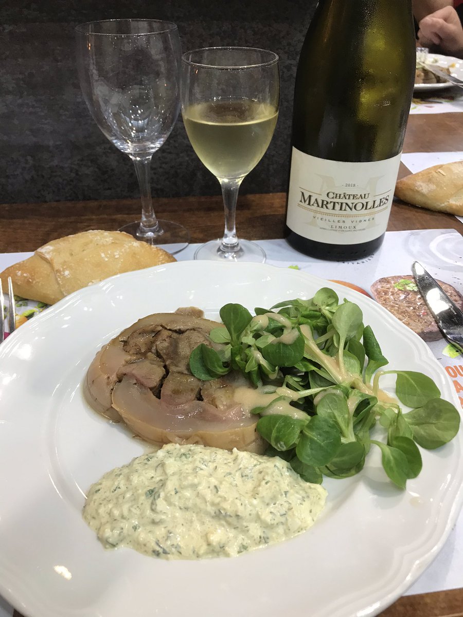 xNicolle87's tweet photo. Quand on est au @Salondelagri, on est vraiment gâté ! La première tête de veau de la semaine est très bonne. Notre nouveau chef ne nous a pas déçu ! Hommage à son prédécesseur @LaisneThierry https://t.co/fZG0TQI2Bd