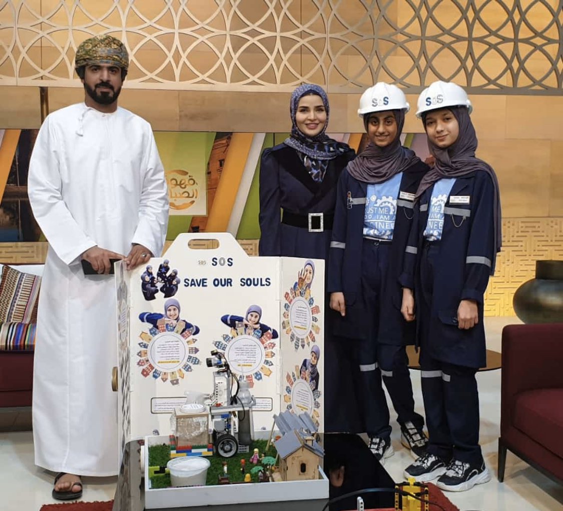 EduGovNBT2126's tweet photo. لقاء طالبات المدرسة فاطمة العجمية و غدير الكشرية في برنامج قهوة الصباح اليوم وذلك لإستعراض مشاركتهن ضمن فريقSOS الذي حقق المركز الأول في مجال مشروع الابتكار في مسابقة First Lego League للروبوت على مستوى السلطنة بقيادة المدربة رضية العجمية #فعاليات_تعليمية_شمال_الباطنة https://t.co/OwNJL00zHE