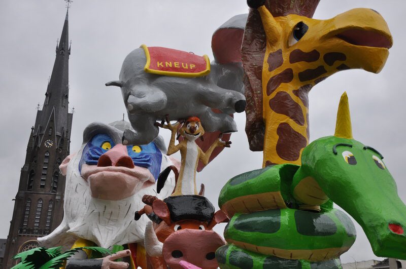 Carnavalsoptocht Kuussegat afgelast. Jammer voor alle bouwers en deelnemers! Lees alle info over alternatieve programma vanmiddag op kuussegatters.nl