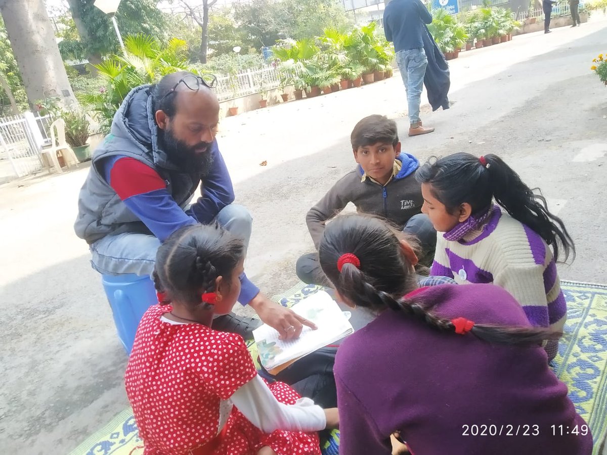 BkmCcf's tweet photo. Volunteers of BKM-A-CCF working with the underprivileged children today https://t.co/e1sx8K2xhg