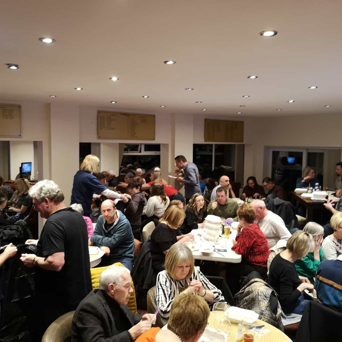 ThorndaleLTC's tweet photo. We had a packed clubhouse last night for another Visual Quiz with our friends from @roydenrevolve.
Lots of fun was had and money raised for 2 great causes.
#tennis #wirral #clubhousehire
#rotary #rotaryinternational
#quiz #visualquiz https://t.co/PENlmJ9f7A