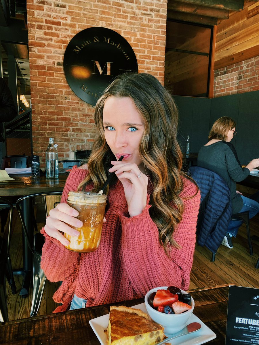 ml_dewitt's tweet photo. Not sure what I liked more, the carmel macchiato or the good hair day 🤷🏽‍♀️ https://t.co/b1zoMAhp94