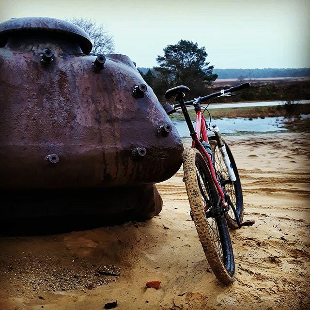 On the battlefield this morning 💣 ... #EndlessRiding #mountainbiking #singlespeed #localride #windy #steelforreal #sportersbelevenmeer #sportenindenatuur #buitenbeleefjemeer ift.tt/2Vmdlqy