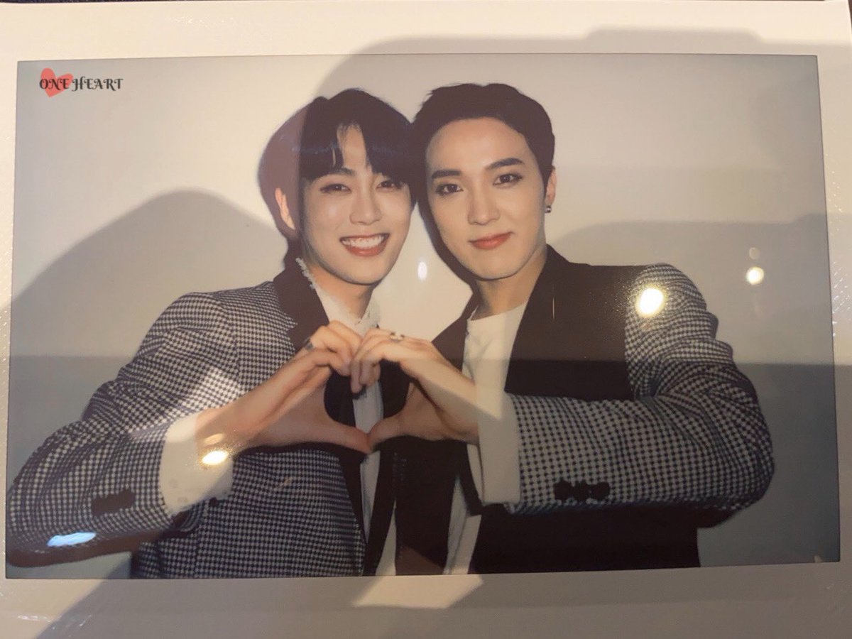 yohain_com's tweet photo. 200220  「YO-I」FANMEETING 토쿄                           2부 체키 

#일급비밀 #TOPSECRET #一級秘密 
#TST #YOHAN #요한 #ヨハン 
@K_jeonghwan @FS7_official @TS7_officialkk https://t.co/NhURTxwXtG