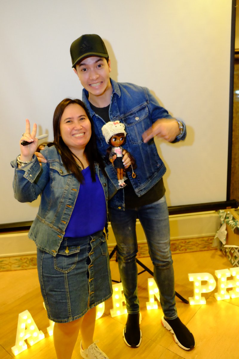 Finally na meet na din ni Mayumi ang manikang fan girl si kuya #AldenRichards ! Happy 4th founding anniversary my <a href="/ALDENPHILS/">ALDEN Philippines</a> family! #ALDENxAldenPhat4