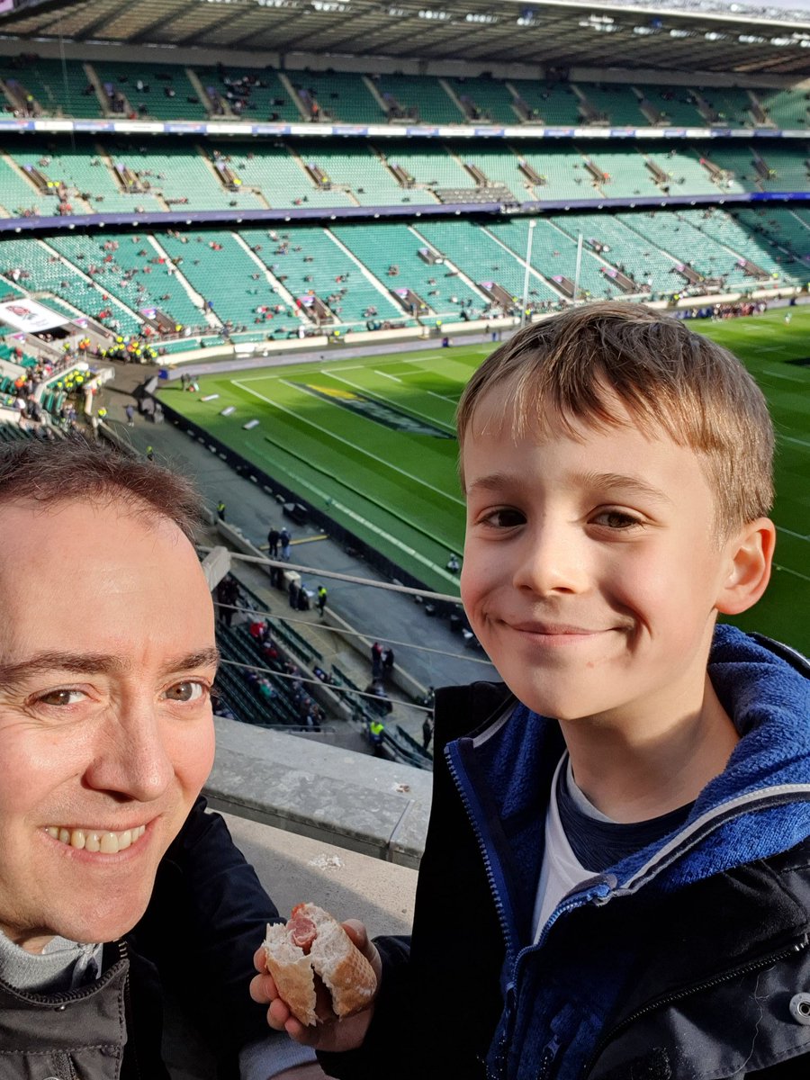 010JR010's tweet photo. #rivalsandfriends Happy Days @ Twickenham, come on England. Looking forward to a great game. https://t.co/nRTG8LS0nl