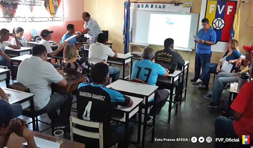 FVF_Oficial's tweet photo. Clubes deltanos aprobaron Memoria y Cuenta 2019 de la AsoFútbol Delta Amacuro | #Asociaiciones | #AFEDA | #FVF | https://t.co/fqfrbbhbQK https://t.co/AgQTNu7D10