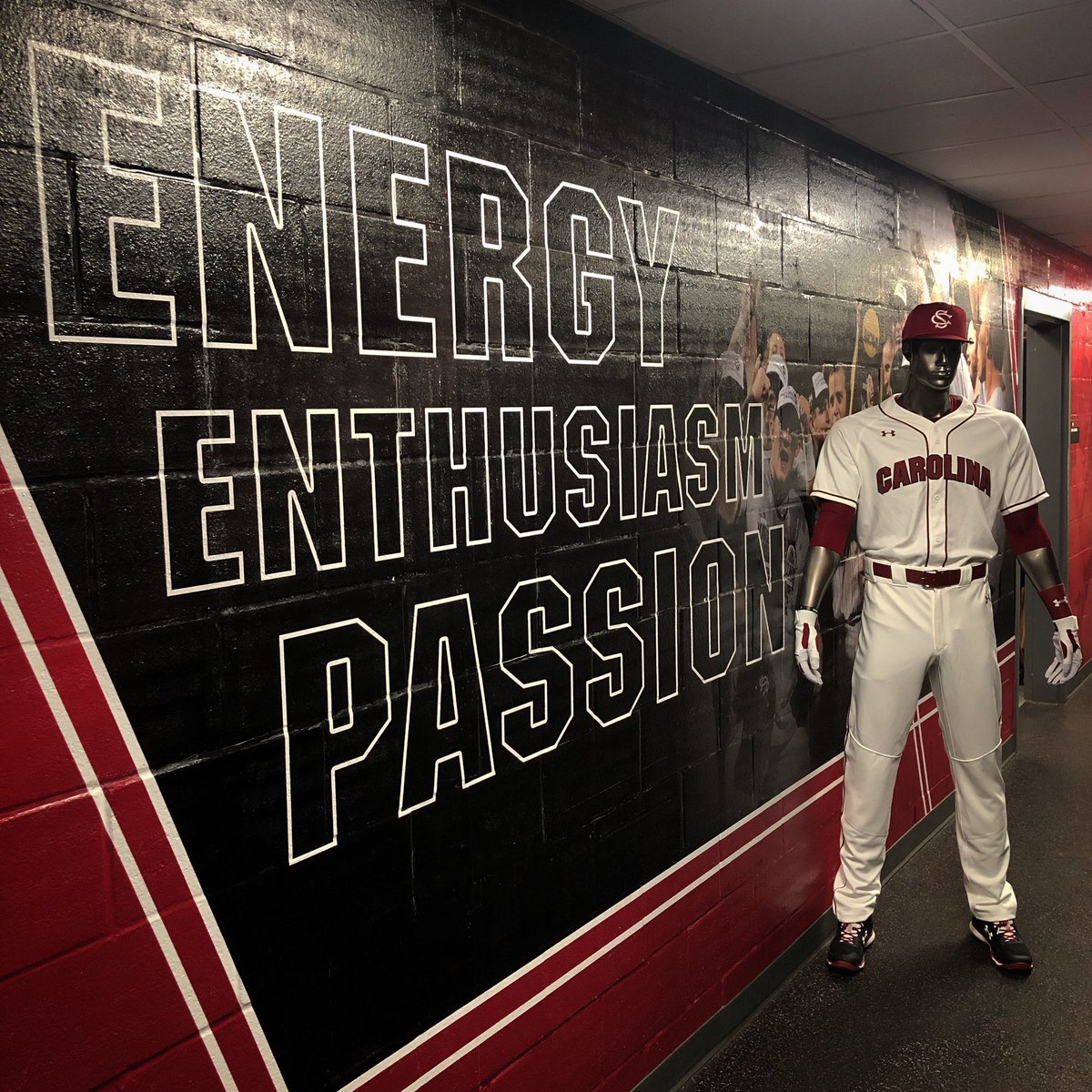 GamecockEquip's tweet photo. Uniform Report:

Hat: Garnet/ White SC
Jersey: White
Pants: White/ Garnet Piping
Cleats: Black

Need to play with a lot of Energy, Enthusiasm, and Passion as we look to win the series today. First pitch is at 1:30... Go Gamecocks!!! #Gamecocks#Baseball#Gordon https://t.co/eXrO8VpHch