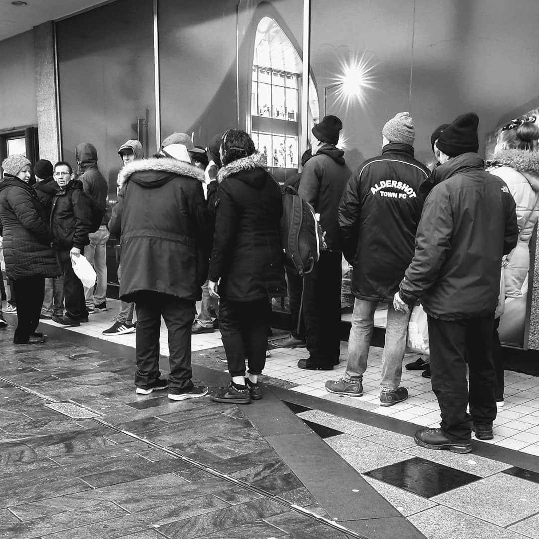 SloughOutreach's tweet photo. Sunday morning breakfast outreach session in Slough with our wonderful team of volunteers serving hot hot breakfast and refreshments. #CommunityOutreach
#Litterpick #commitment2serve
#CommunityMatters
#endhomelessness🙏
#WeAreSloughOutreach #WeCare
#ReachOut @sloughoutreach https://t.co/Oc9AfHwTem